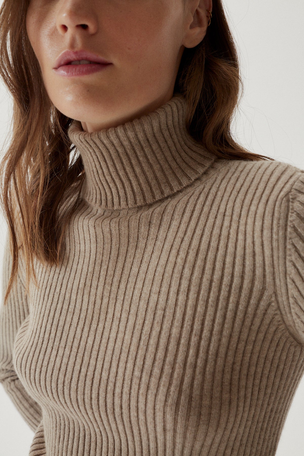 the superior cashmere ribbed roll neck new natural beige