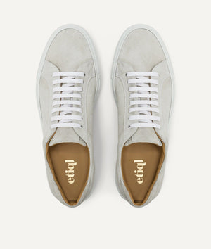 Sneaker in Suede