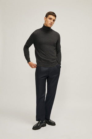 The Superior Cashmere Classic Roll-Neck