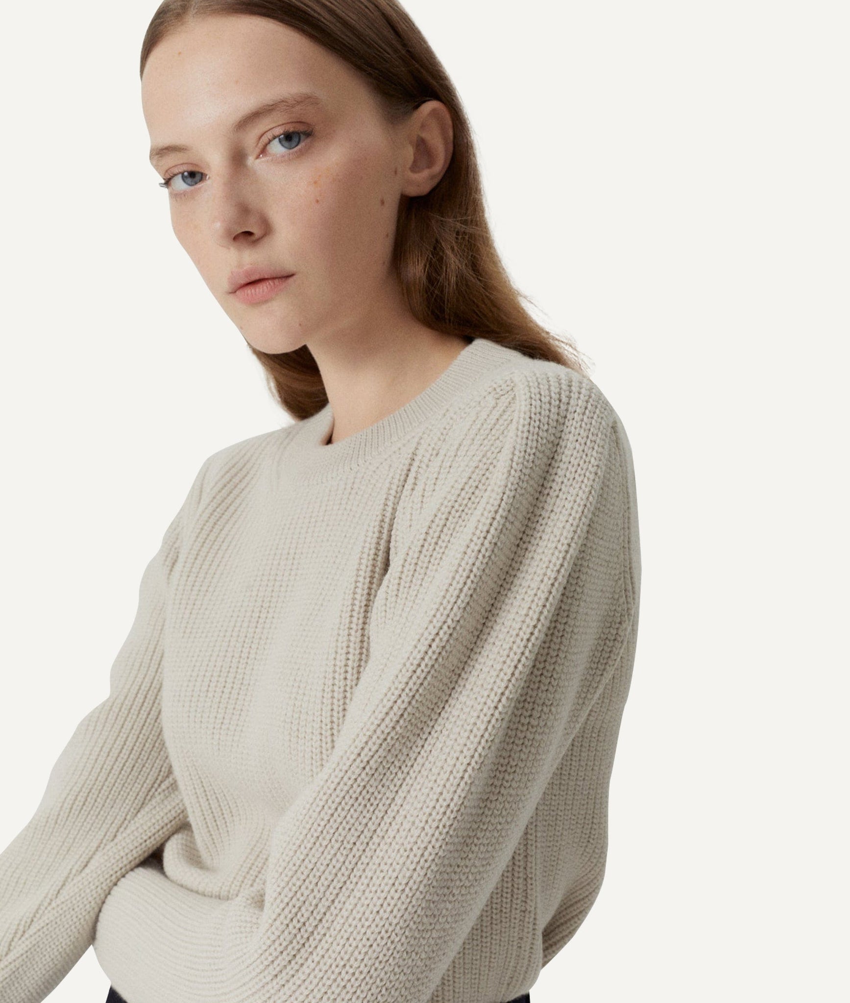 The Merino Wool Sweater with pinces