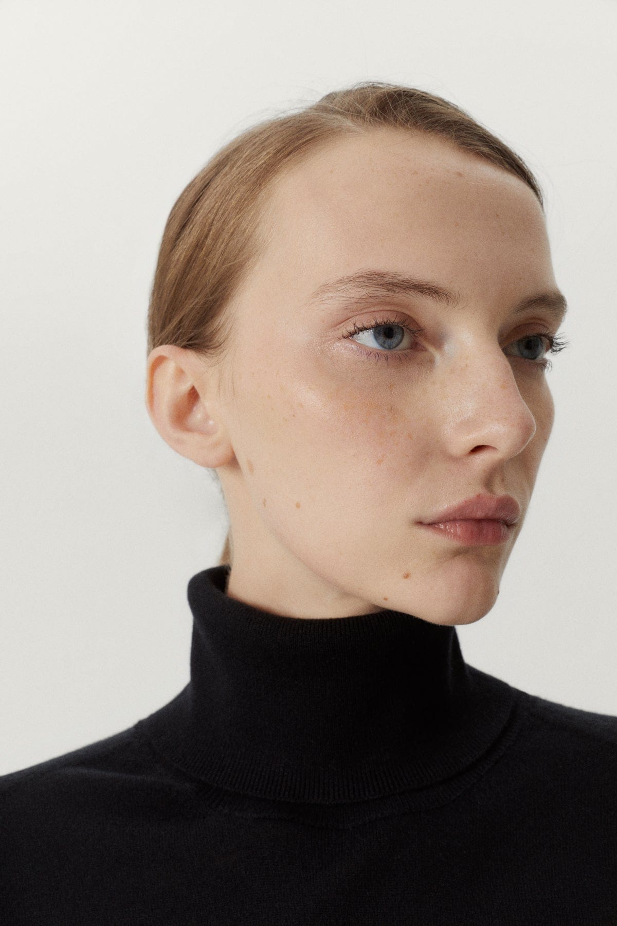 Black | The Ultrasoft Wool Relaxed Roll-Neck